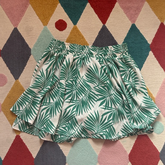 Tropical Leaf Elastic Waist Skort - Green on White - Picture 2 of 4